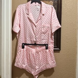 NWOT Victoria's Secret Pink & White Diagonal Striped Patterned Pajama Short Set